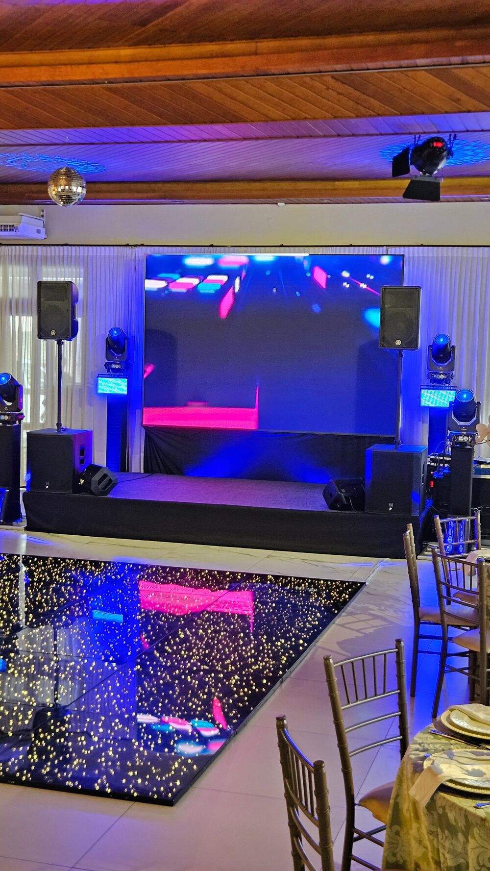 Decoração de aniversário com painel personalizado